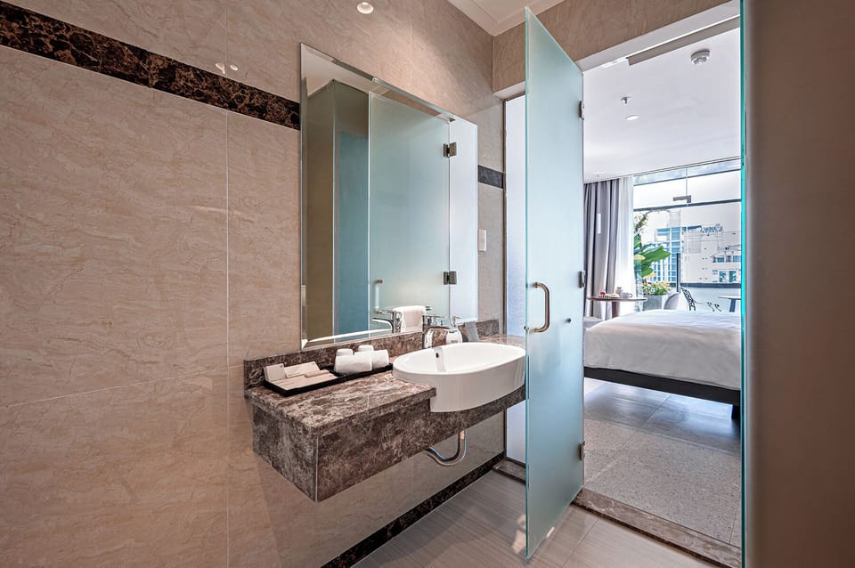 Deluxe Room, Balcony, City View | Bathroom | Free toiletries, hair dryer, bathrobes, slippers