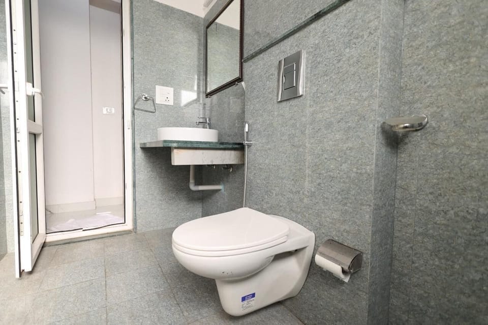 Shower, free toiletries, towels, soap