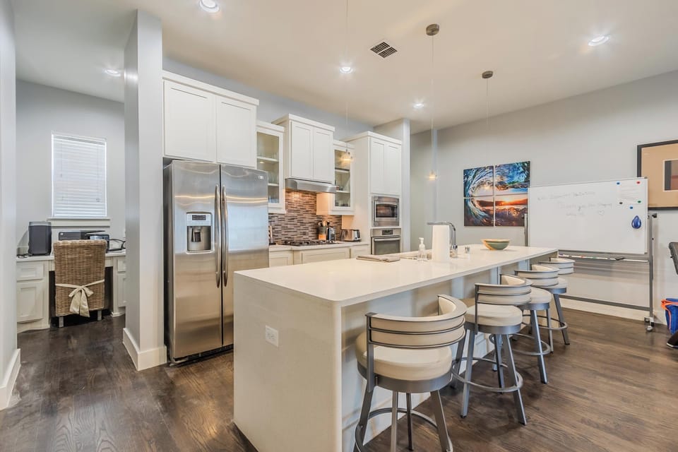 Kitchen: Full kitchen with Keurig, Cookware, Utensils, etc.