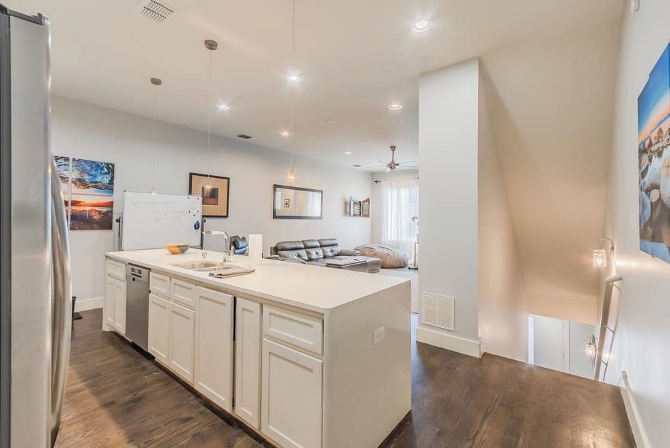 Kitchen: Full kitchen with Keurig, Cookware, Utensils, etc.