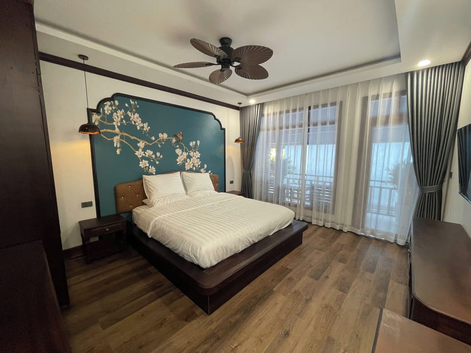 Deluxe Double Room | Desk, laptop workspace