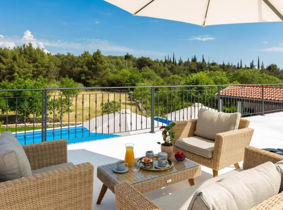 House (Villa Casa Di Pietra) | Terrace/patio