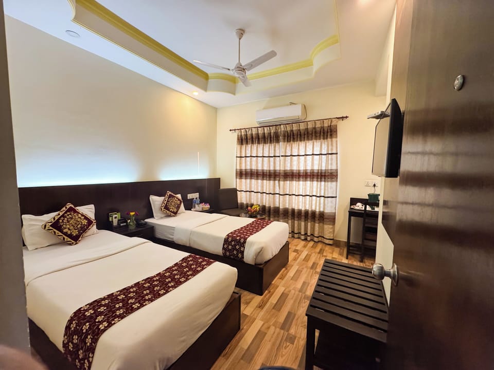 Deluxe Room | Hypo-allergenic bedding, free WiFi, bed sheets