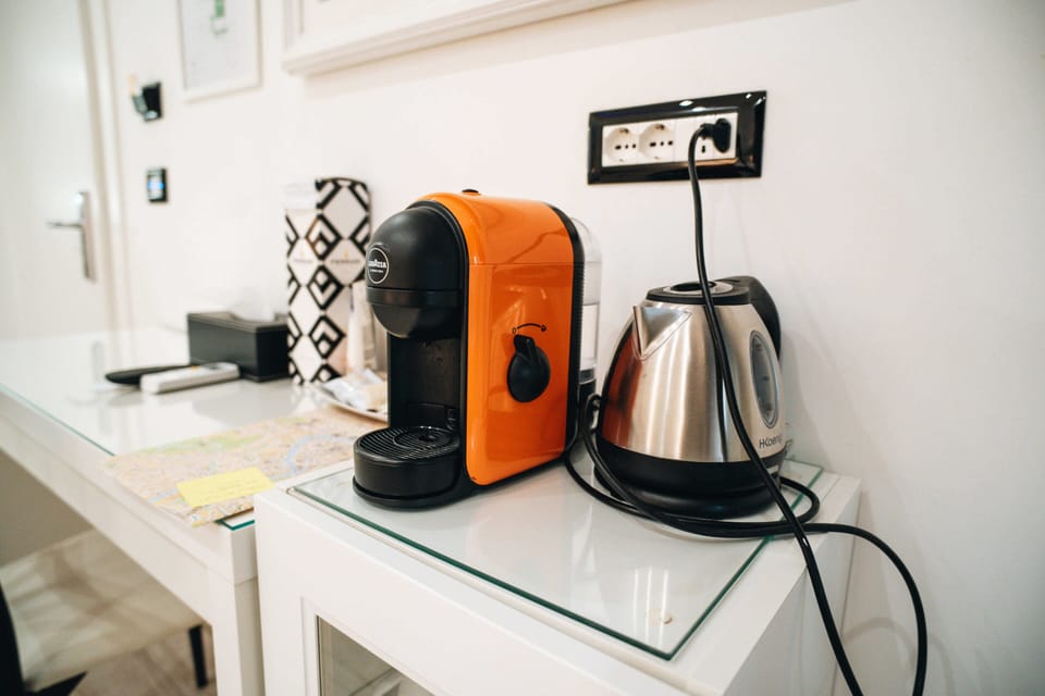 Doppia Matrimoniale | Minibar, in-room safe, desk, laptop workspace