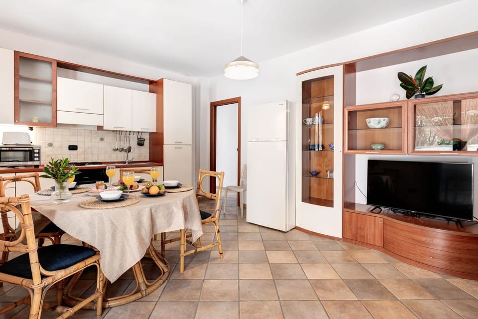 Interior Design, Furniture, Flooring, Wood, Floor, Ceiling, Room, Apartment, Table, Home