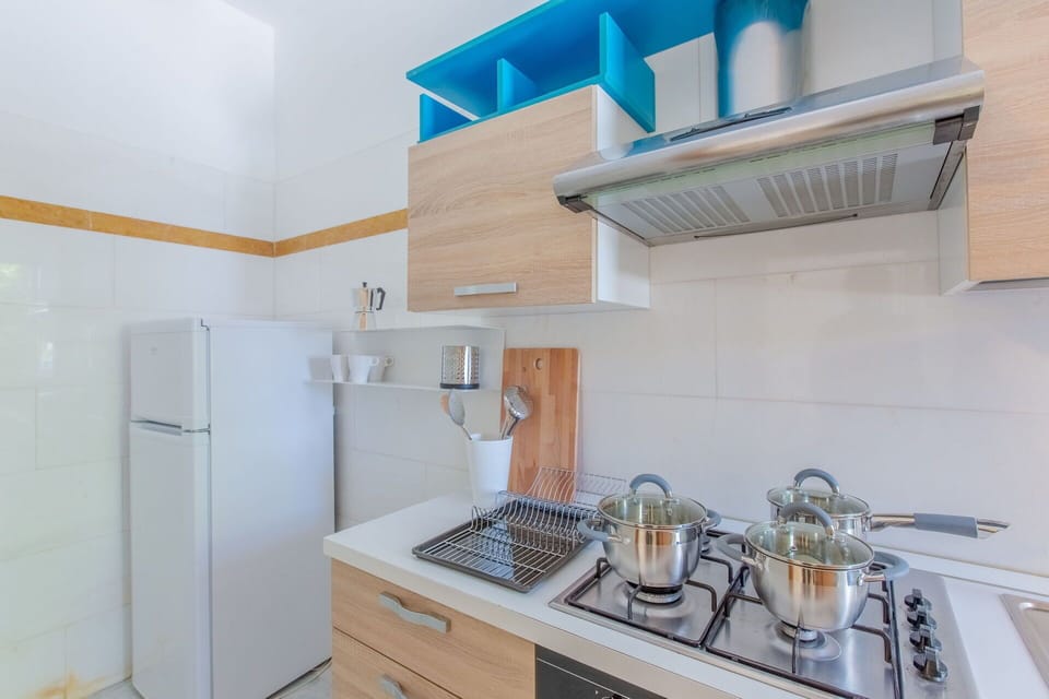 Kitchen, Kitchen Appliance, Countertop, Major Appliance, Flooring, Interior Design, Cabinetry, Wood, Furniture, Floor