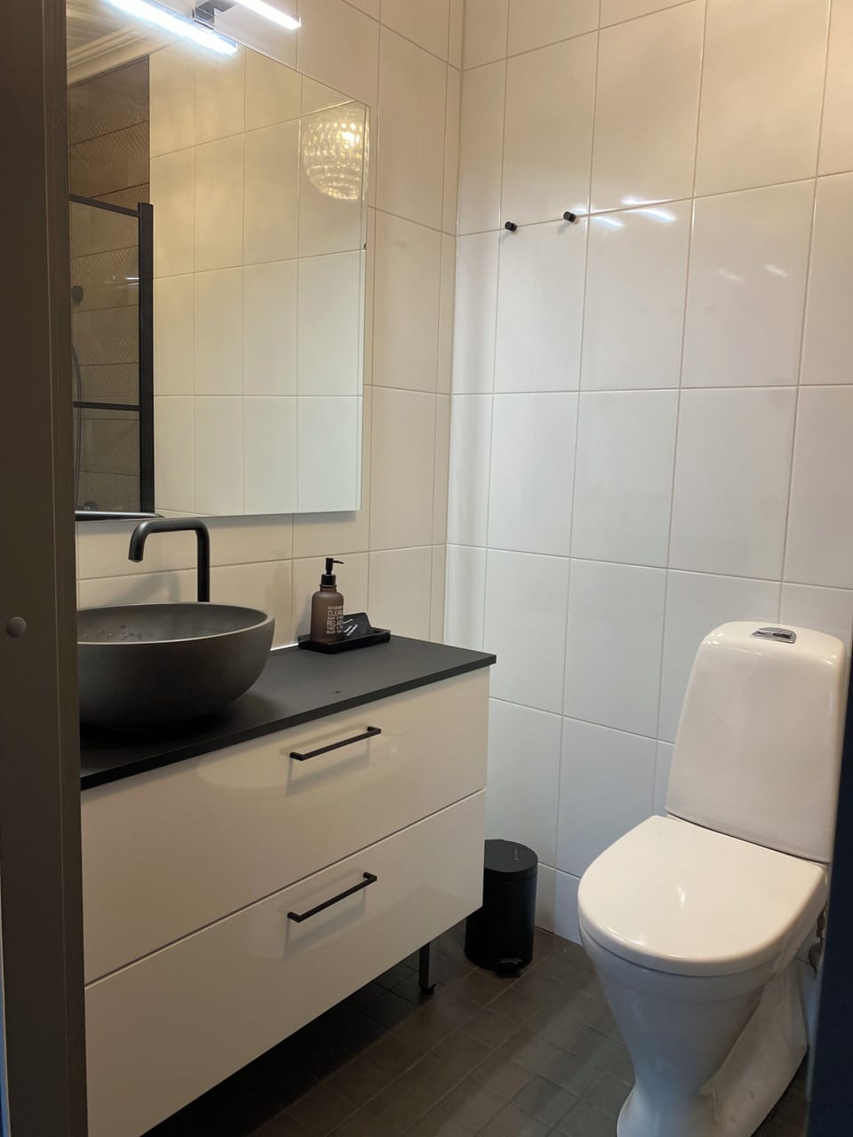 Deluxe Quadruple Room, City View | Bathroom | Shower, free toiletries, hair dryer, slippers