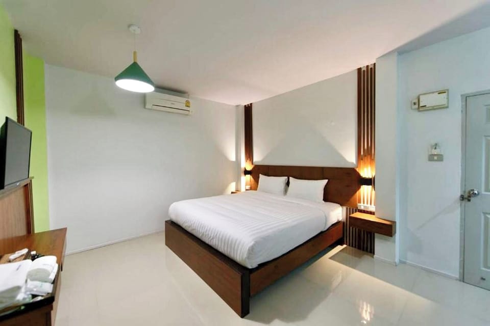 Superior Double Room | Desk, iron/ironing board, free WiFi, bed sheets
