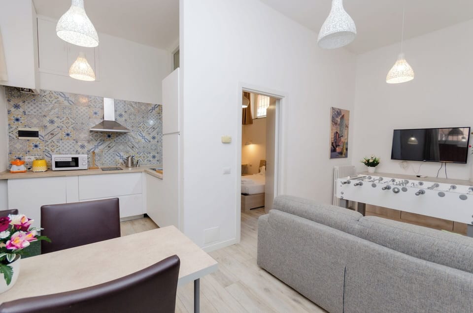 Apartment | Living area | 42-inch Smart TV with cable channels