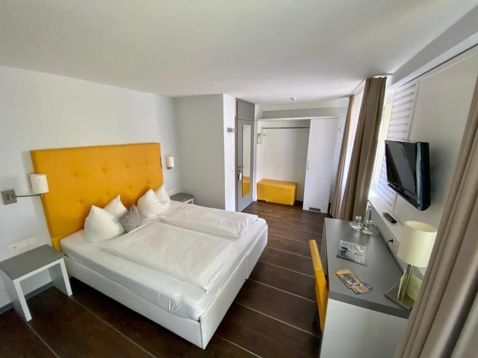 Comfort Double or Twin Room, Non Smoking, Private Bathroom | Laptop workspace, free WiFi, bed sheets