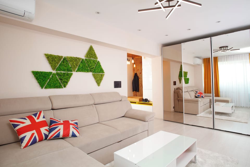 Deluxe Apartment | Living area | Flat-screen TV
