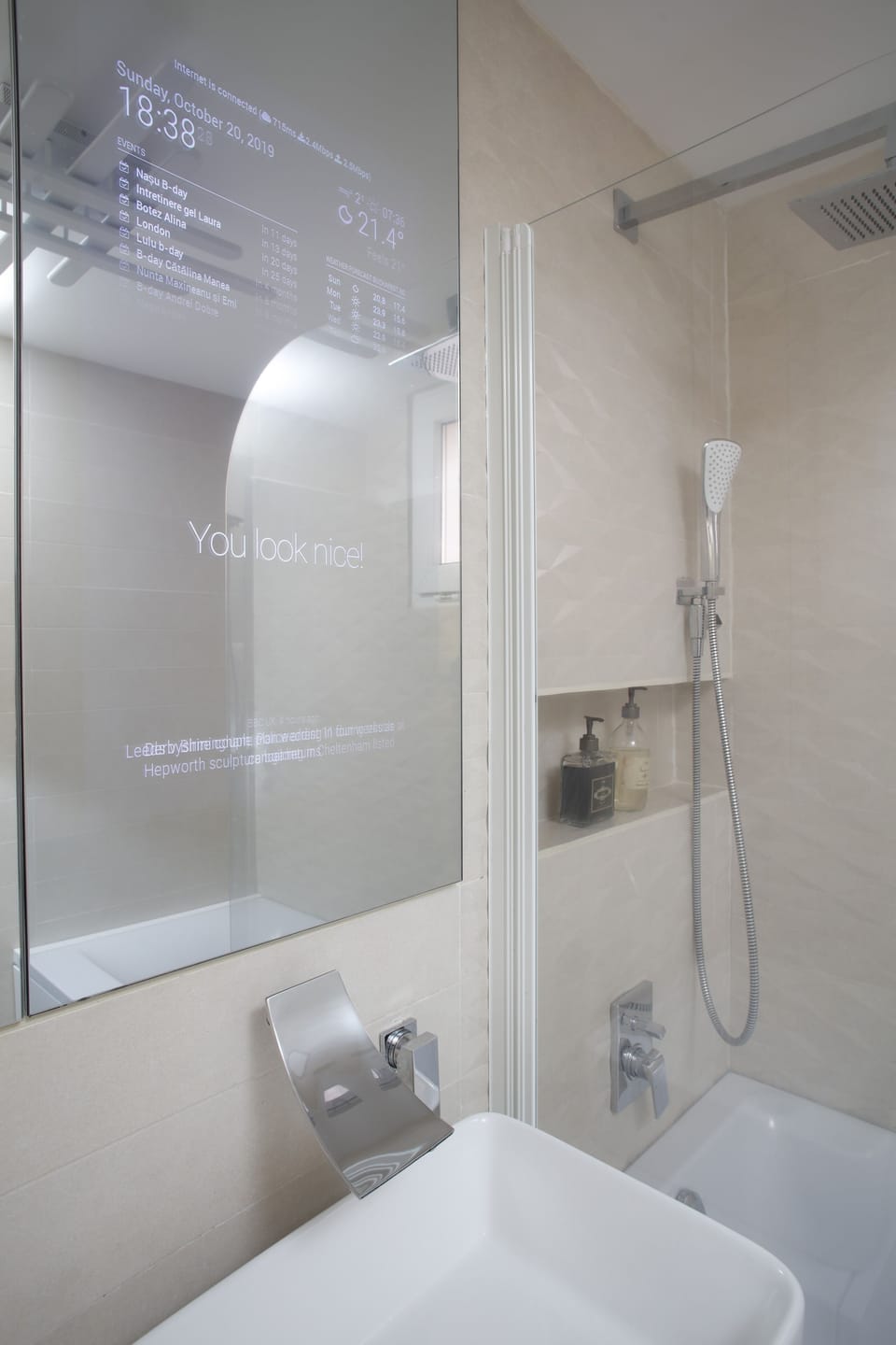 Deluxe Apartment | Bathroom | Slippers