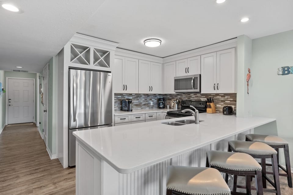 Condo, 2 Bedrooms | Private kitchen | Coffee/tea maker, fridge, oven, electric kettle