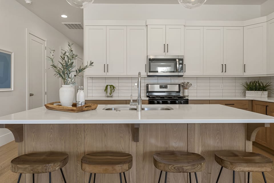 Townhome, 4 Bedrooms | Private kitchen | Coffee/tea maker, fridge, oven, stovetop