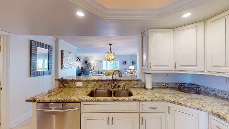 Condo, 3 Bedrooms | Interior