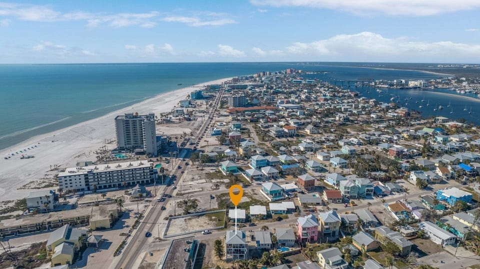 House, 4 Bedrooms | Aerial view