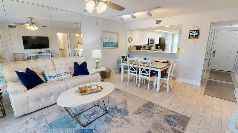 Condo, 2 Bedrooms | Living area