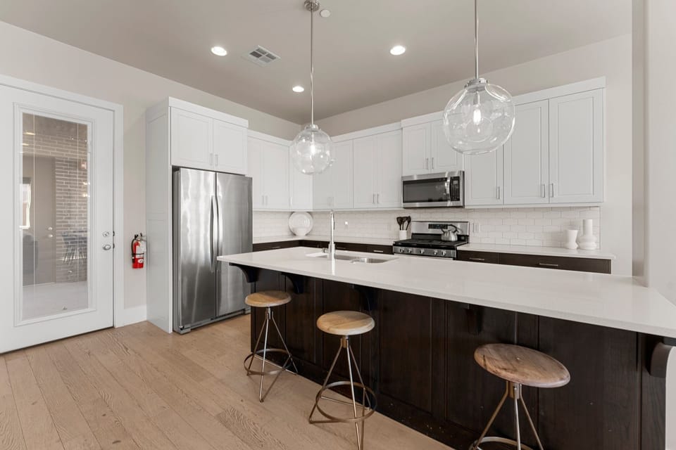 Condo, 3 Bedrooms | Private kitchen | Fridge, oven, coffee/tea maker, toaster