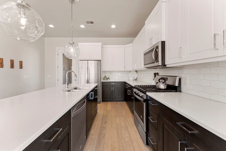 Condo, 3 Bedrooms | Private kitchen | Fridge, oven, coffee/tea maker, toaster