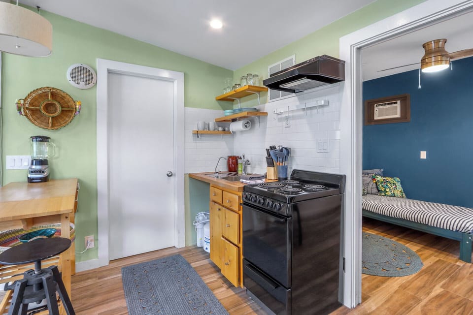 The kitchenette features an oven with a stovetop and fridge