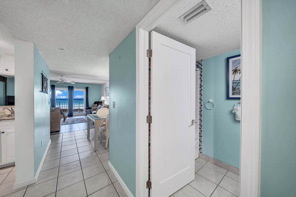 There is a second full bathroom that can be accessed off the hall with an additional tub/shower combo.