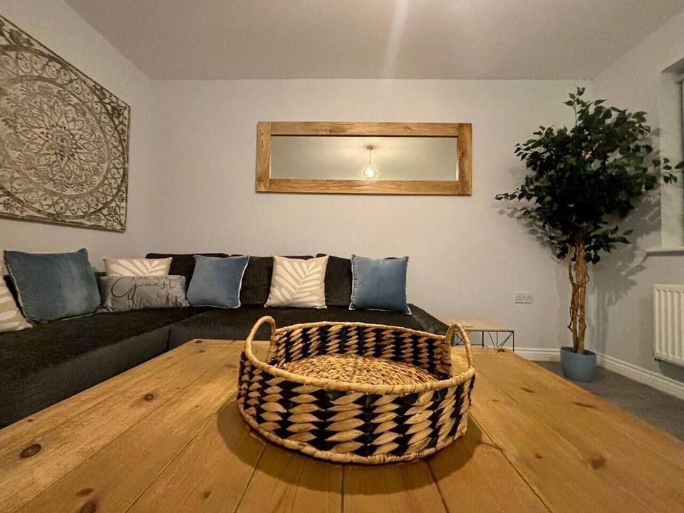Relax and entertain in style. Book now! (1)
