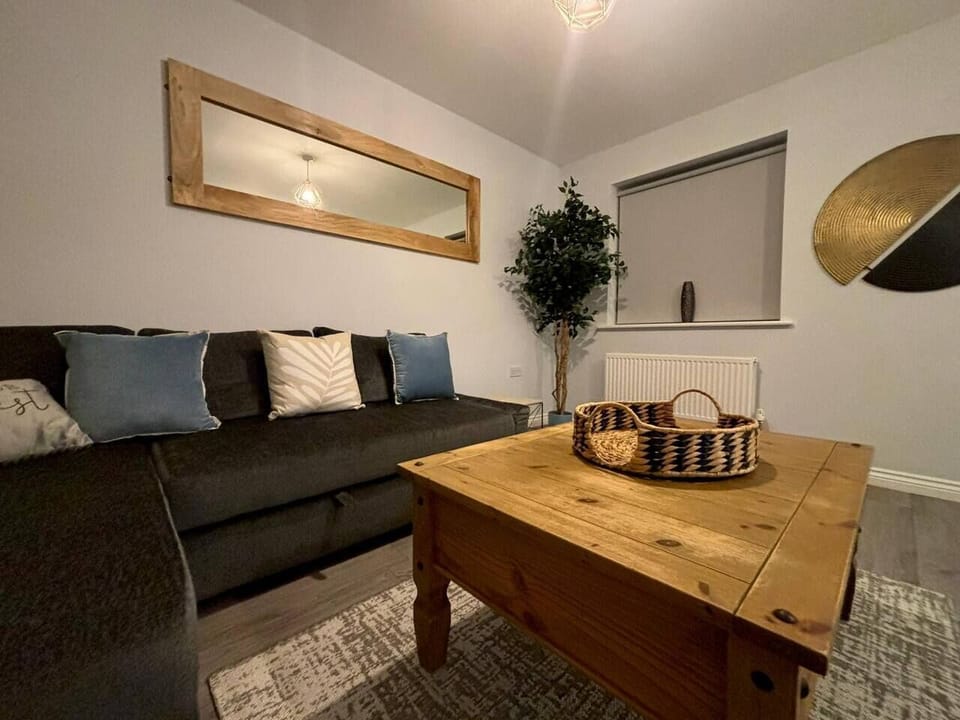 Relax and entertain in style. Book now! (4)