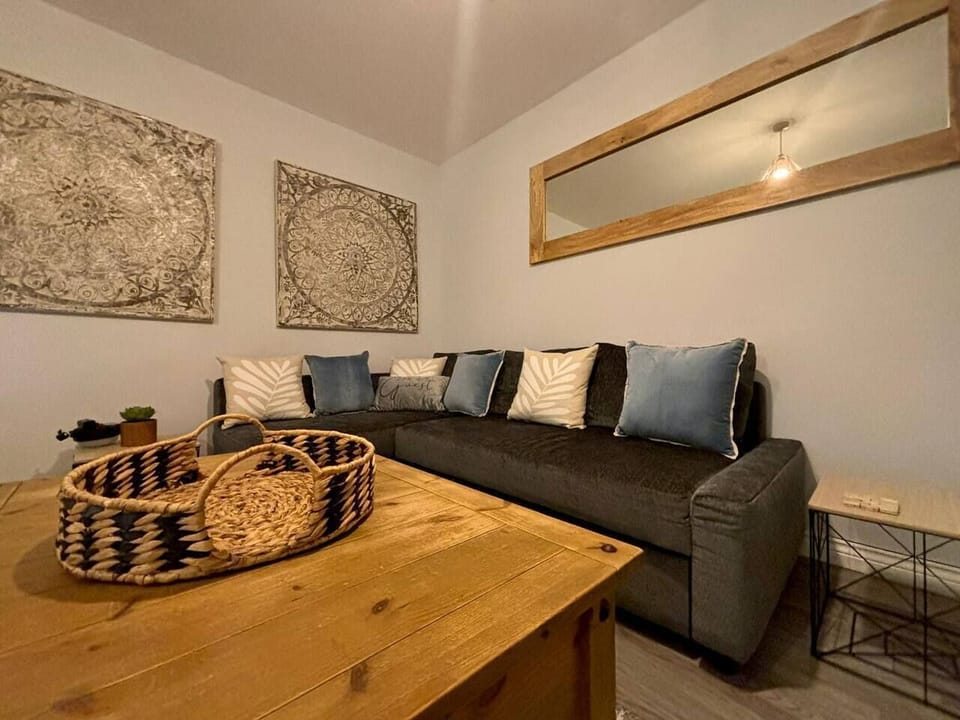 Relax and entertain in style. Book now! (3)