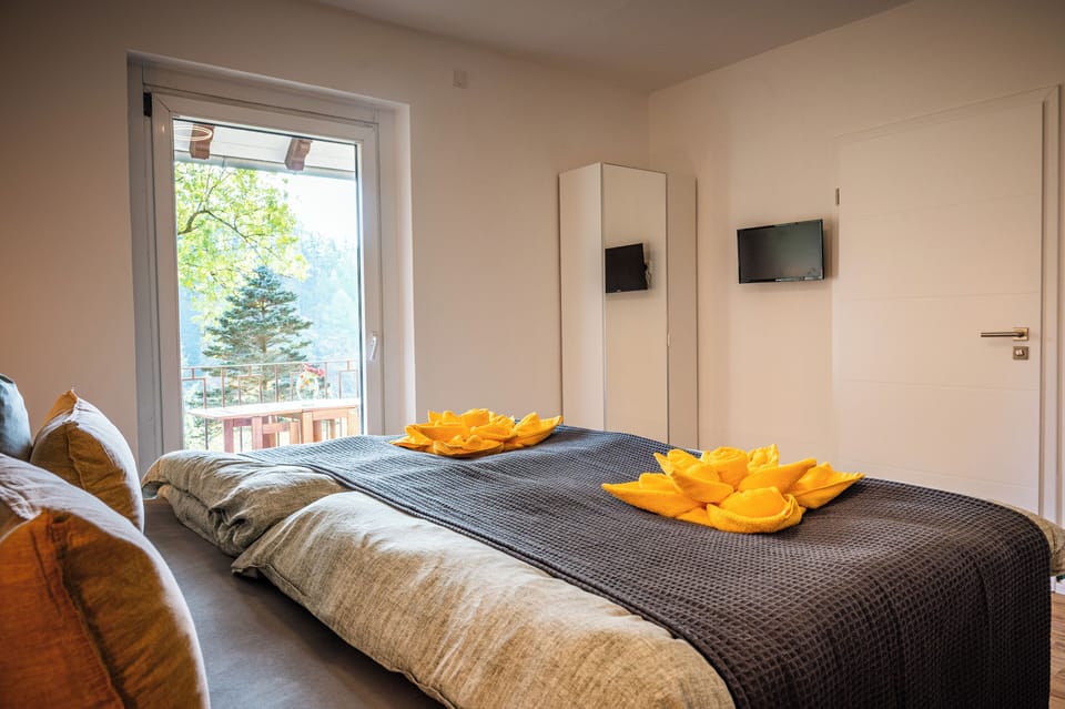 Double Room, Balcony, Mountain View | Free WiFi, bed sheets