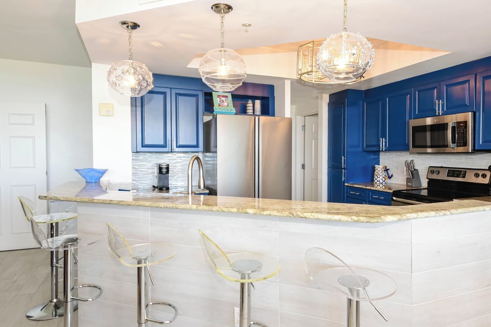 Silver Shells St. Maarten 305- Breakfast Bar Area