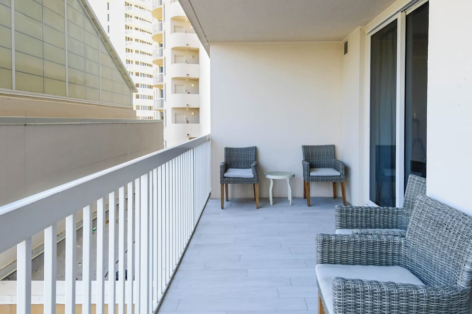 Silver Shells St. Maarten 305- North-Facing Balcony Seating