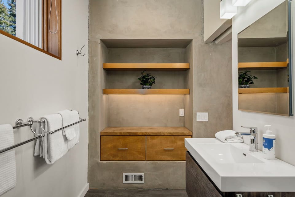 Tahoe Skyline Primary Bathroom