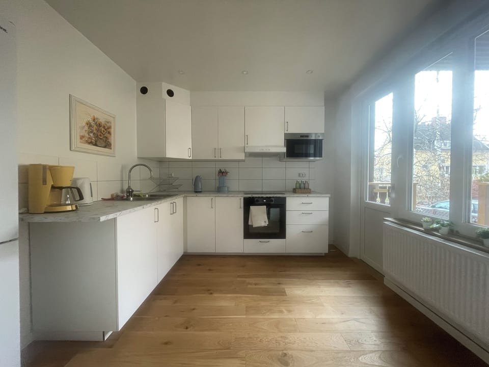 Superior Apartment, 2 Twin Beds | Private kitchen | Full-size fridge, microwave, oven, stovetop