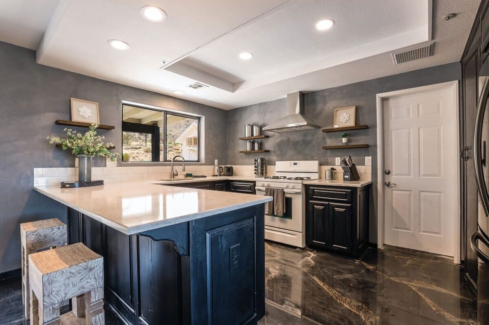 House, Mountain View, Mountainside (3 Bedrooms) | Private kitchen | Microwave, oven, espresso maker, coffee/tea maker