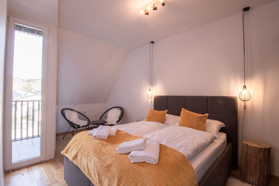 LArge bedroom