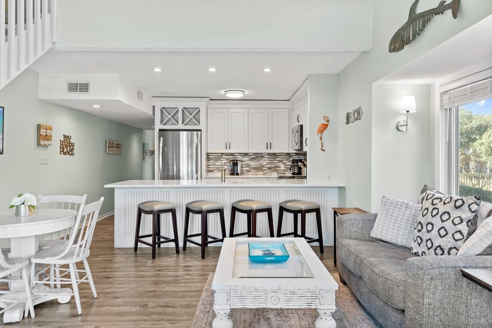 Updated kitchen with bar seating for 4