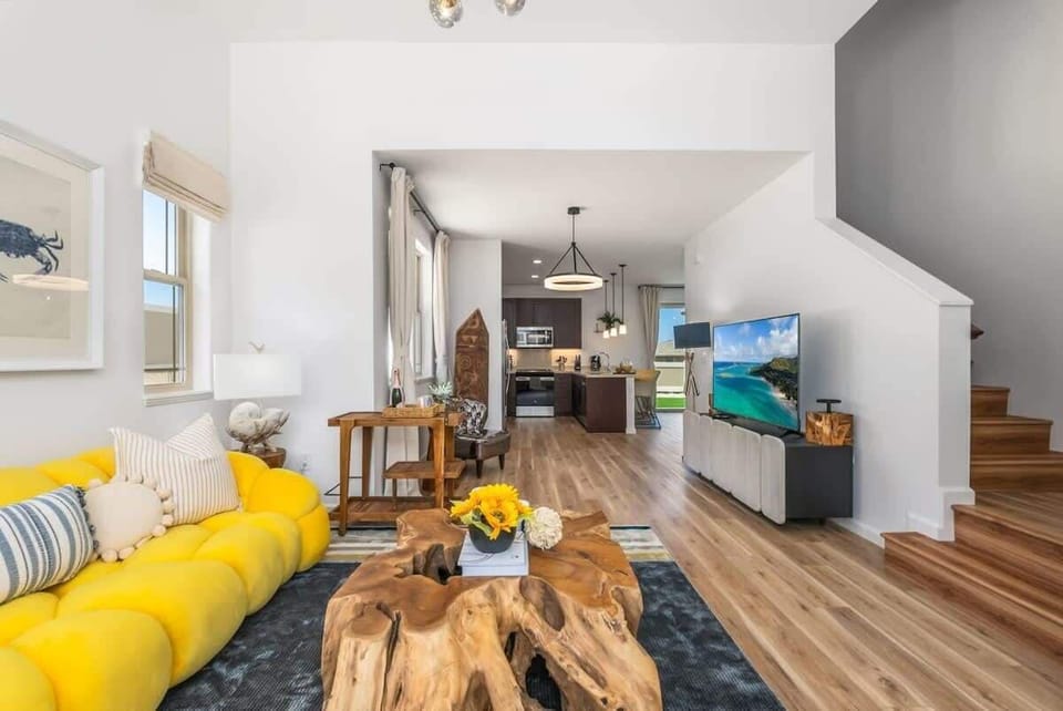 House, 4 Bedrooms, Mountain View, Sea Facing (4 Bedrooms) | Living area | 43-inch flat-screen TV with cable channels