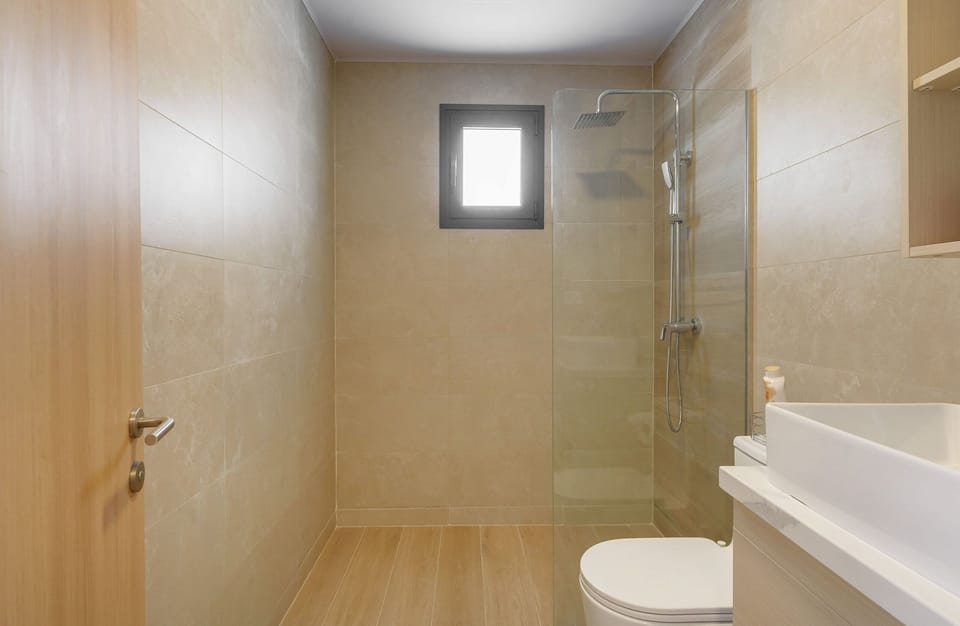 Toilet,Bathroom,Shower
