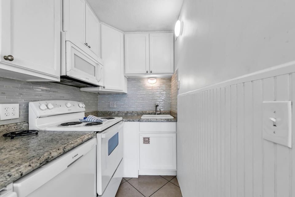 Condo, 1 King Bed with Sofa bed (The Summit 302) | Private kitchen