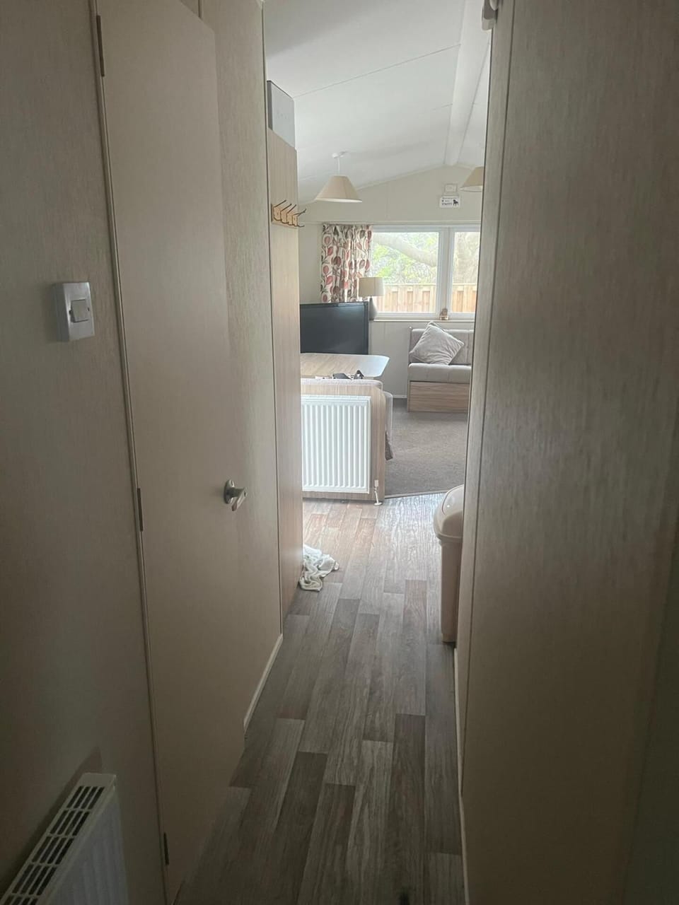 3 Bed Caravan - Sleeps 6 - Pets - 5 min to Beach Cabin in Towyn
