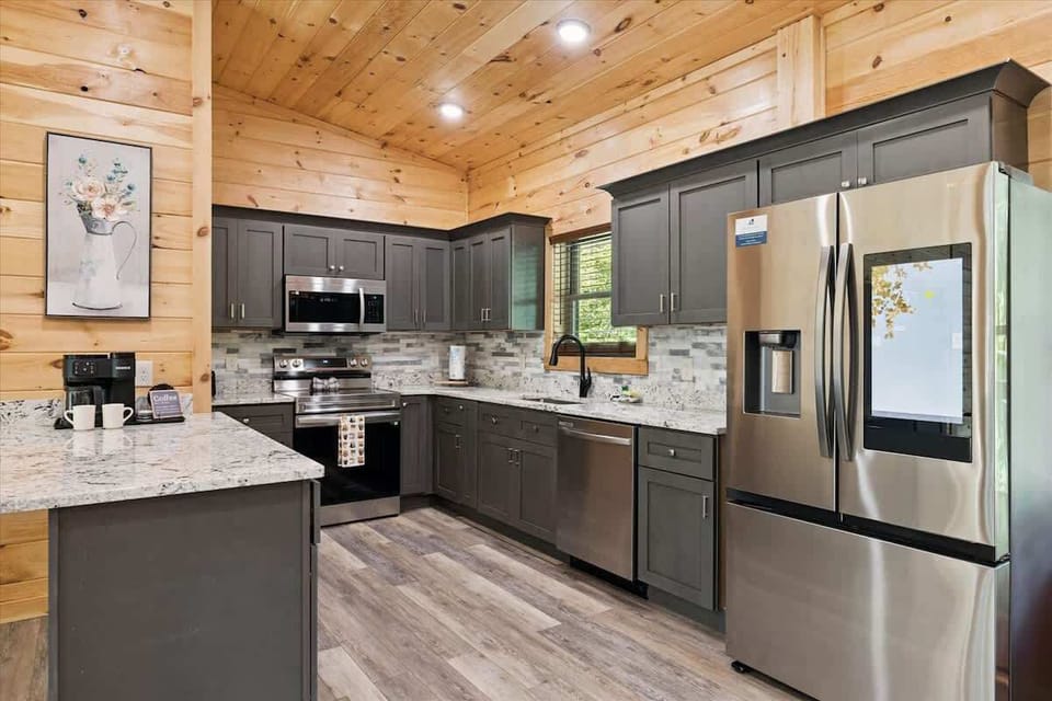 Kitchen: Whip up delicious meals in this stylish, modern space with elegant granite counters!