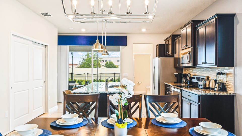House, Multiple Beds, Pool Access (3305LW WIR) | Dining
