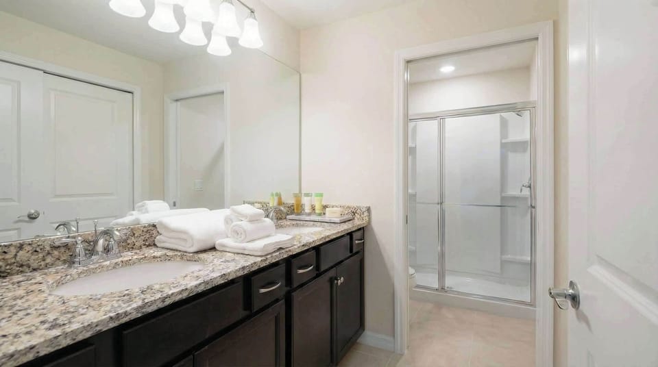 Elegant 5-bedroom Villa w Private Pool Near Disney House in Polk County