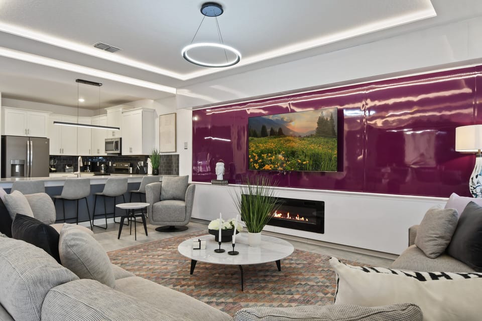 House, Multiple Beds, Pool Access (2947FS SL) | Living area