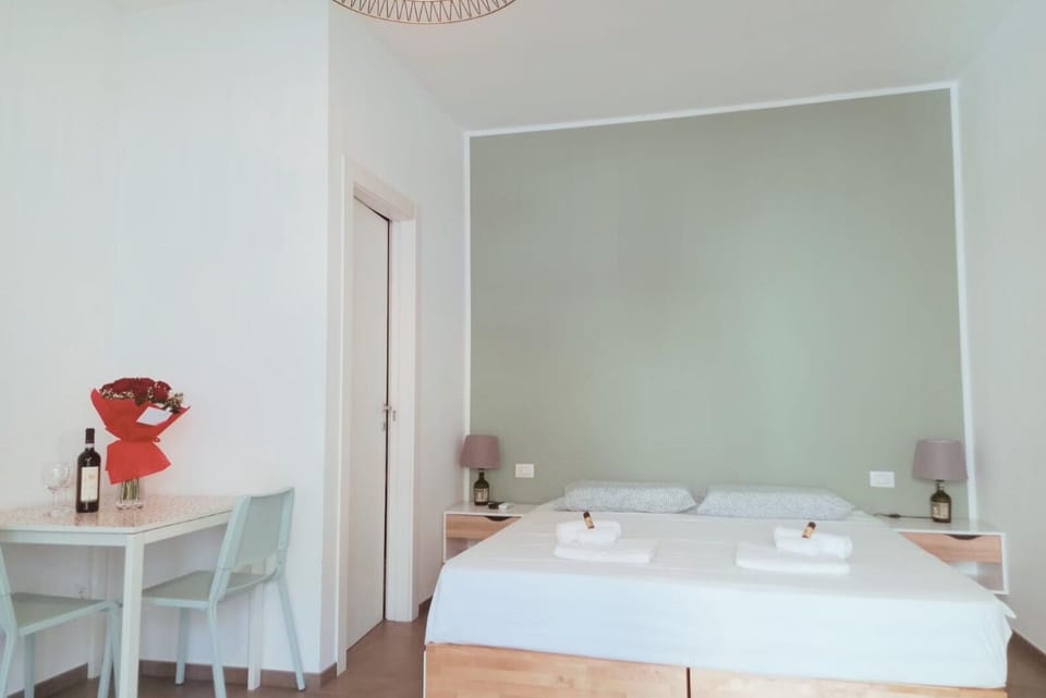 1 bedroom, desk, laptop workspace, free WiFi