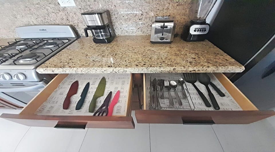 Apartment, 2 Bedrooms, Balcony, City View | Private kitchen | Blender
