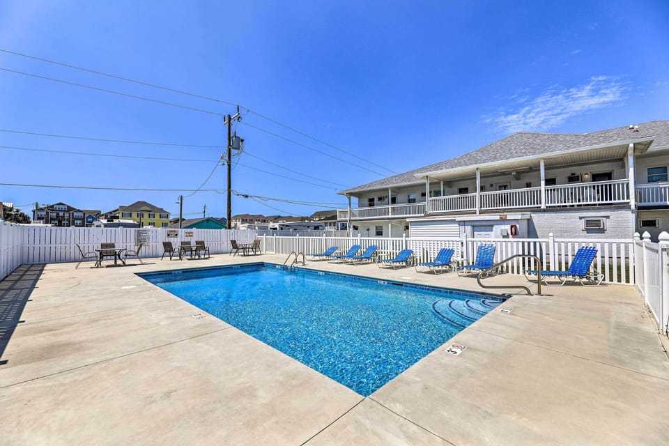 Pelican's Roost Amenities | Seasonal Outdoor Pool (Oct 1st-Apr 30th)