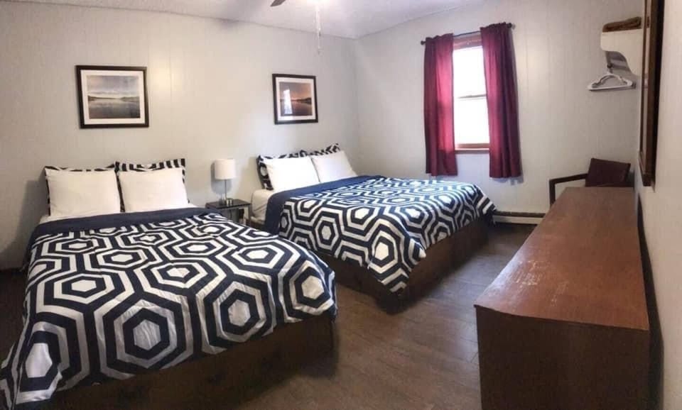 Bedroom #2 with two queen beds