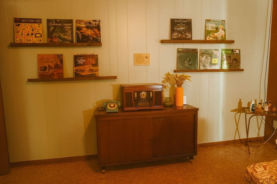 Radio that can play records