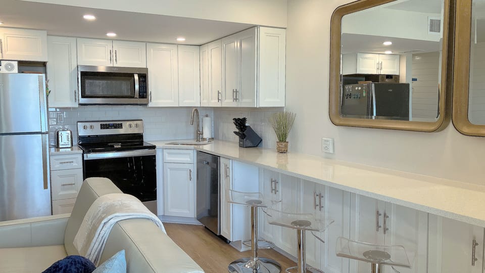 Full kitchen with dining bar to comfortably seat 4 with storage underneath.